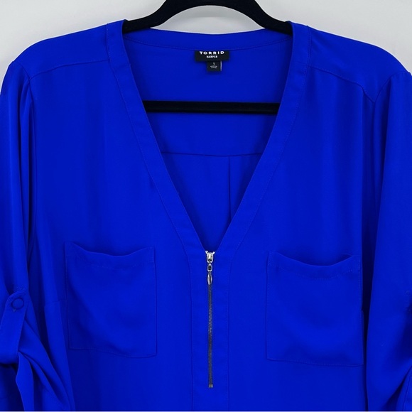 Torrid Harper Vibrant Blue Zipper V-Neck Roll-Tab Sleeve Popover Blouse Top 1X - Picture 3 of 8